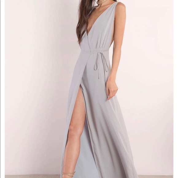 Tobi PLUNGING MAXI DRESS IN LIGHT BLUE - Picture 2 of 4